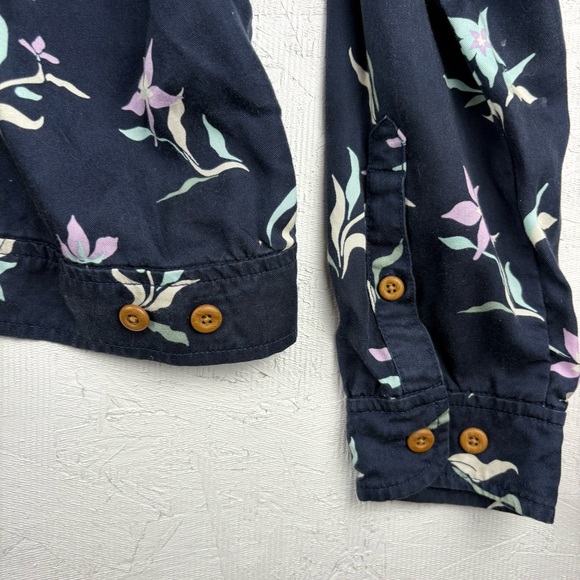 Duluth Trading Company Floral Tencel Printed Wrap Shirt Large Biodegradable Luxe - Picture 9 of 11